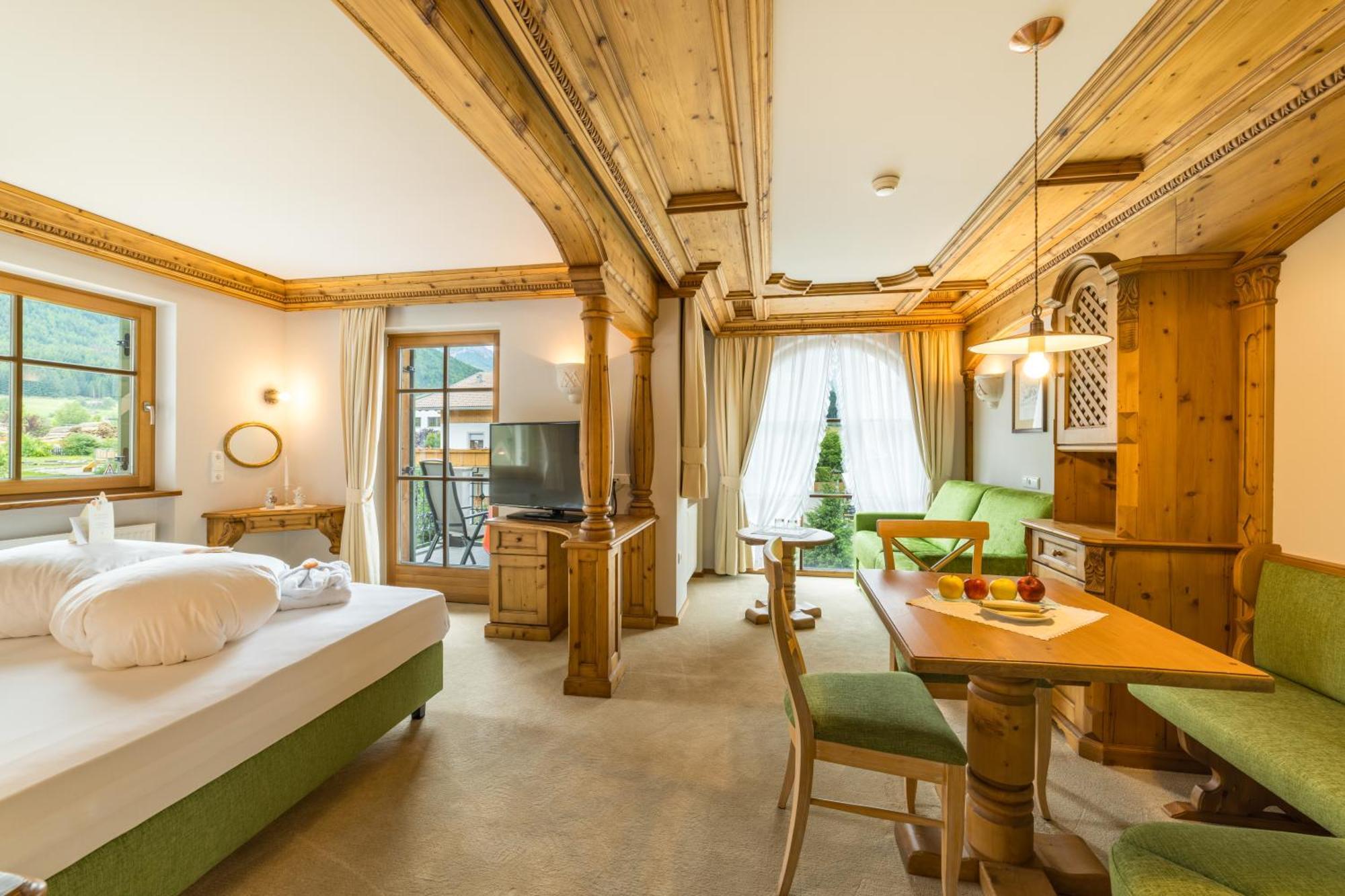 Mirabell Dolomites Hotel - Luxury Ayurveda & Spa Valdaora Kültér fotó