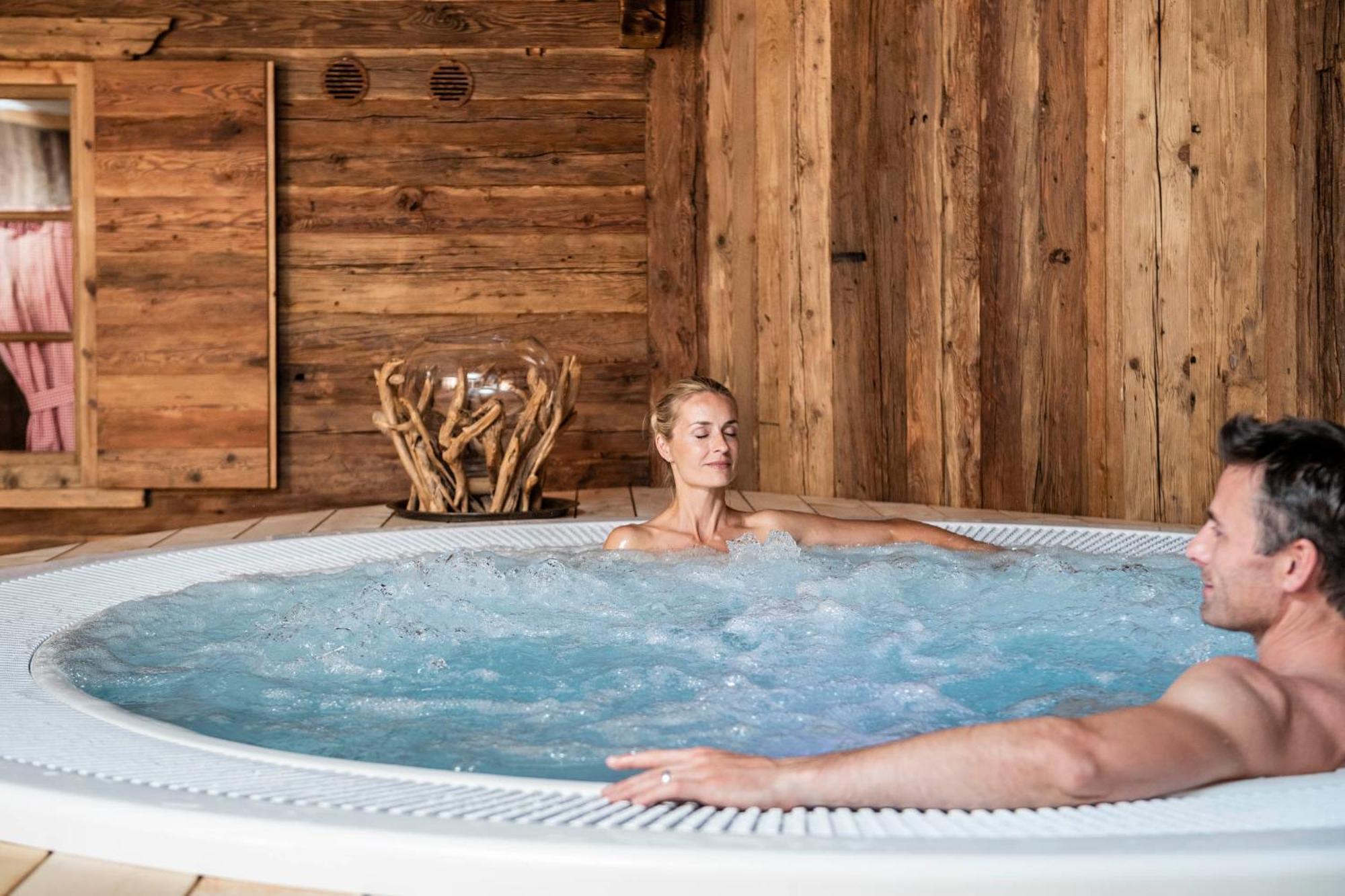 Mirabell Dolomites Hotel - Luxury Ayurveda & Spa Valdaora Kültér fotó