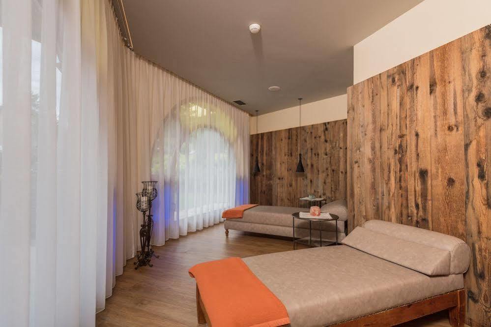 Mirabell Dolomites Hotel - Luxury Ayurveda & Spa Valdaora Kültér fotó